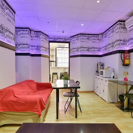 Ostello Feel Center *