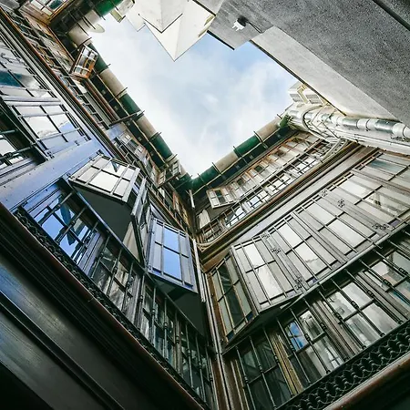 Ostello Feel Center *