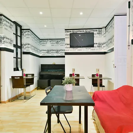 Hostel Feel Center *