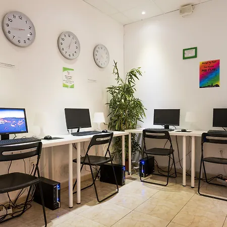 Ostello Feel Center *