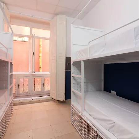 Feel Center Hostel *