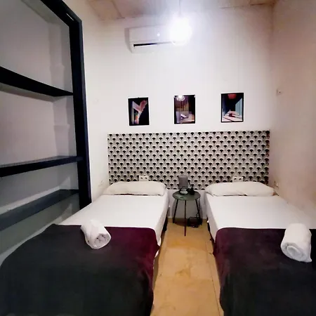 Ostello Feel Center *