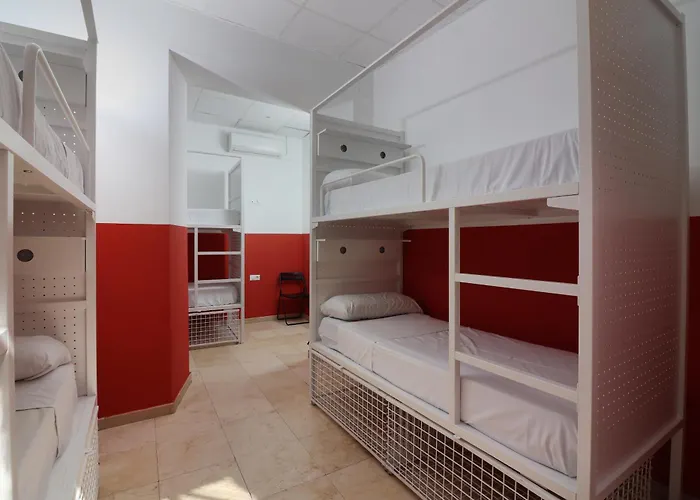 Hostel Feel Center *