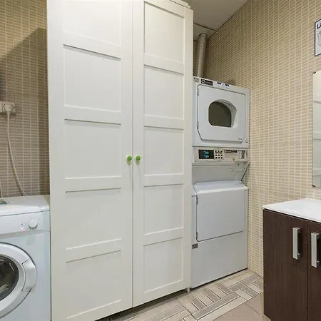 Albergue Feel Center *