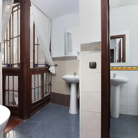 Feel Center Albergue *
