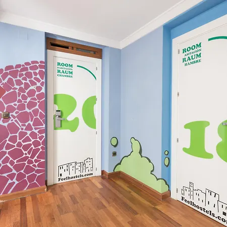 Albergue Feel Center *