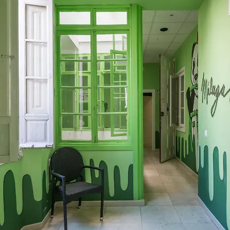 Feel Center Albergue *