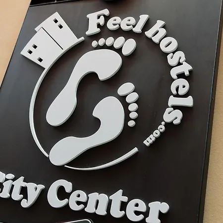 Albergue Feel Center *